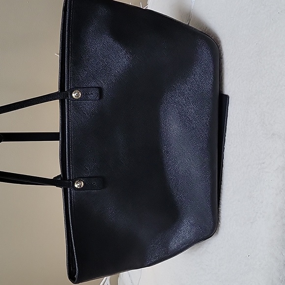 Henri Bendel Saffiano Large Blk Shoulder Bag - Picture 4 of 6